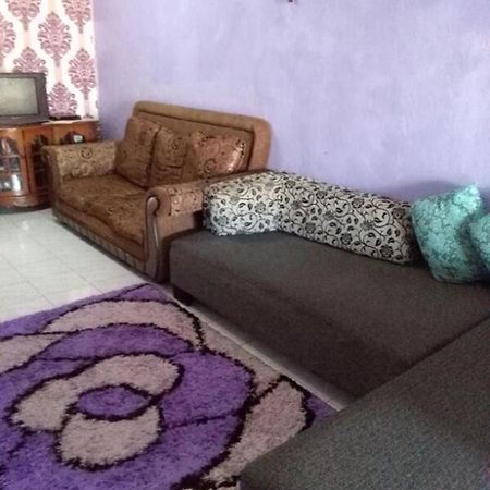 Deenaz Utara Homestay 알로르세타르 외부 사진