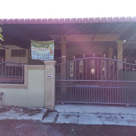 Deenaz Utara Homestay 알로르세타르 외부 사진