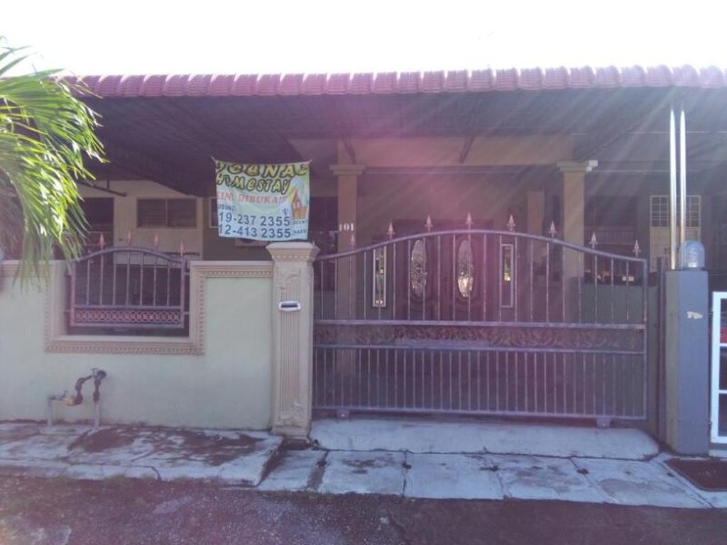 Deenaz Utara Homestay 알로르세타르 외부 사진